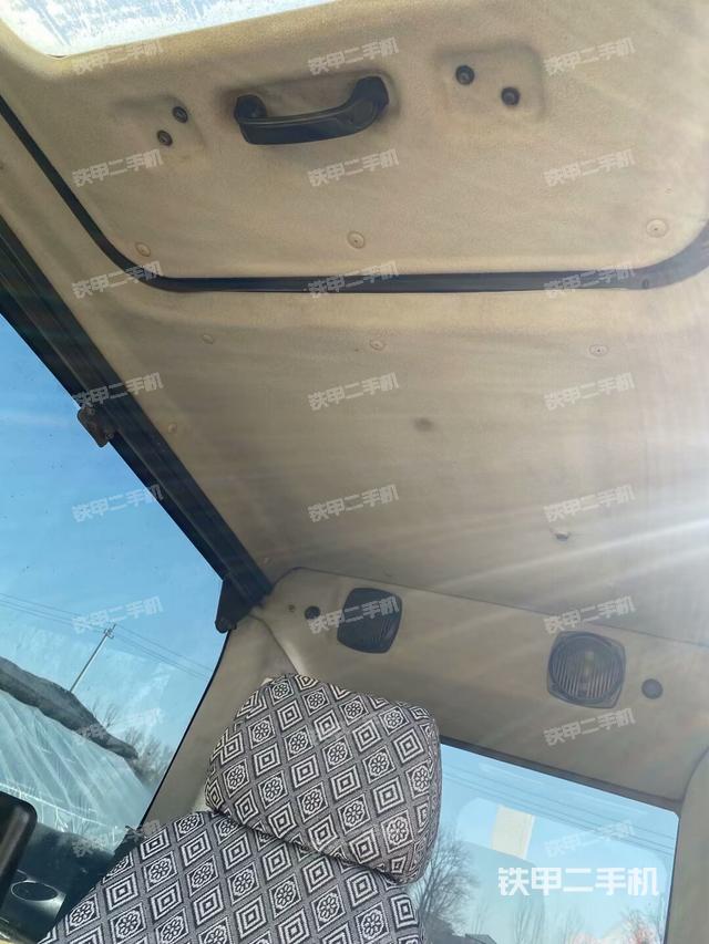 驾驶室顶部（整机外观）