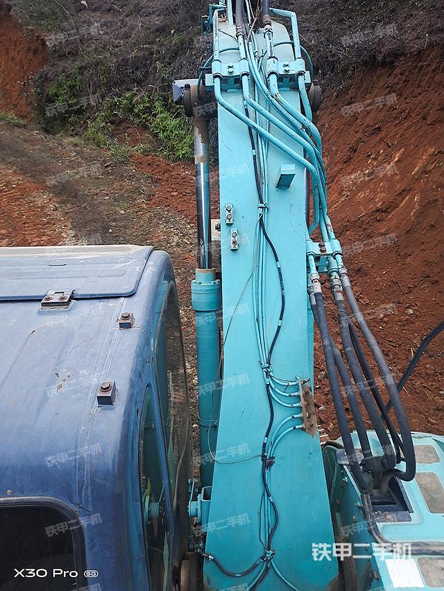 驾驶室顶部（整机外观）