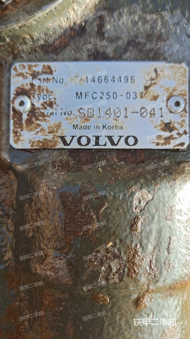 回转马达和主控阀（整机外观）