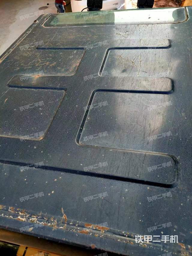 驾驶室顶部（整机外观）