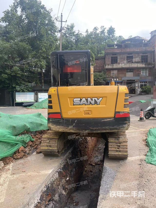 驾驶室顶部（整机外观）