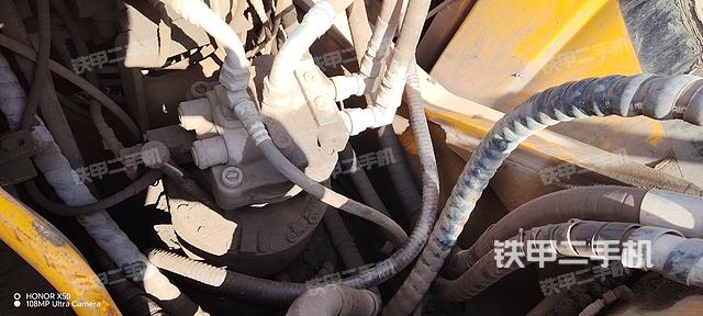 回转马达和主控阀（整机外观）