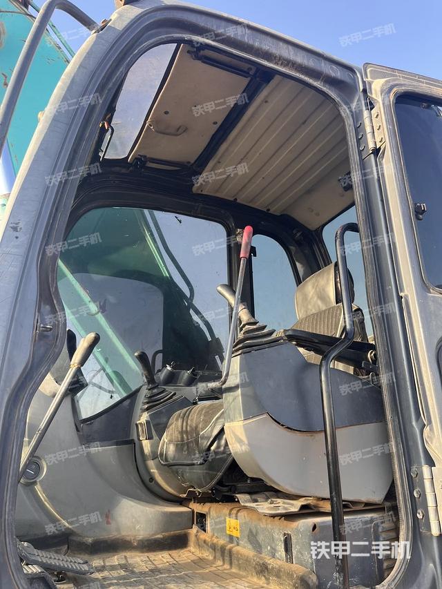 驾驶室整体（整机外观）