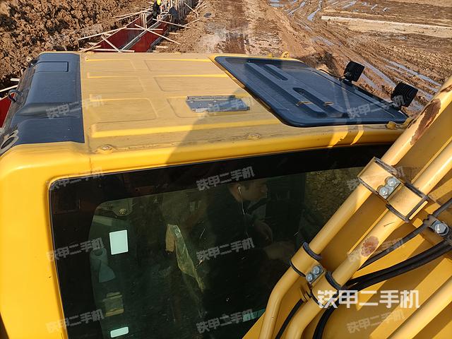 驾驶室顶部（整机外观）