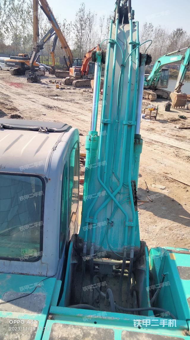 驾驶室顶部（整机外观）