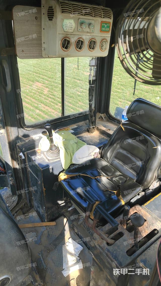 驾驶室操作台（设备外观及核心部件）