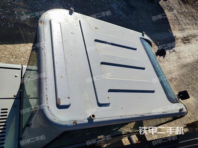 驾驶室顶部（整机外观）