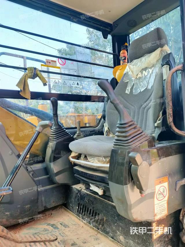 驾驶室整体（整机外观）