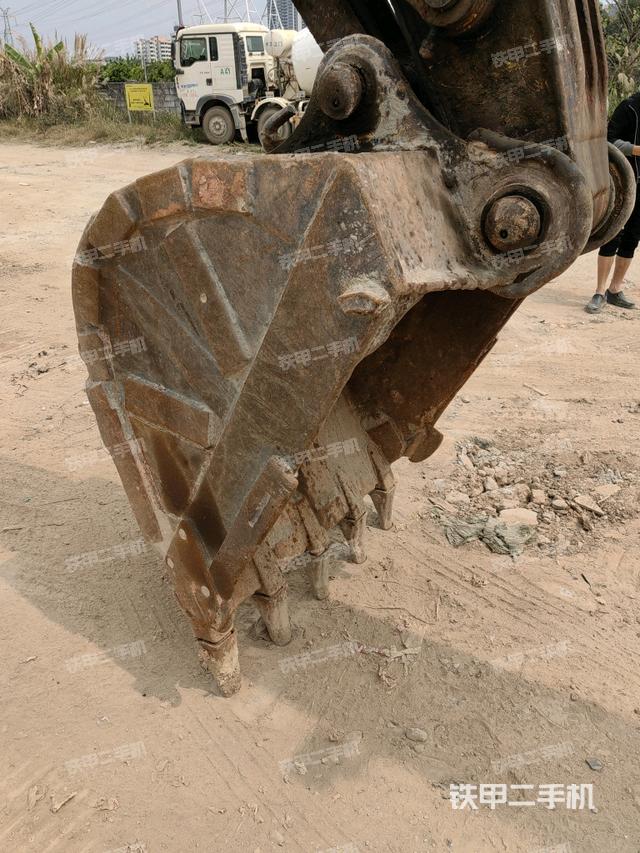 小臂整体左后（工作和回转装置）