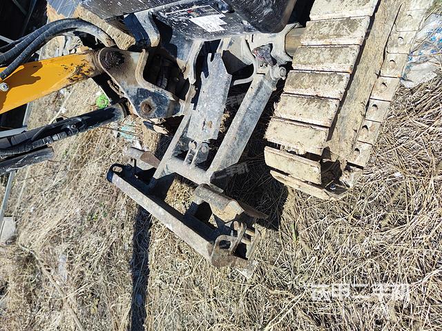 驾驶室顶部（整机外观）