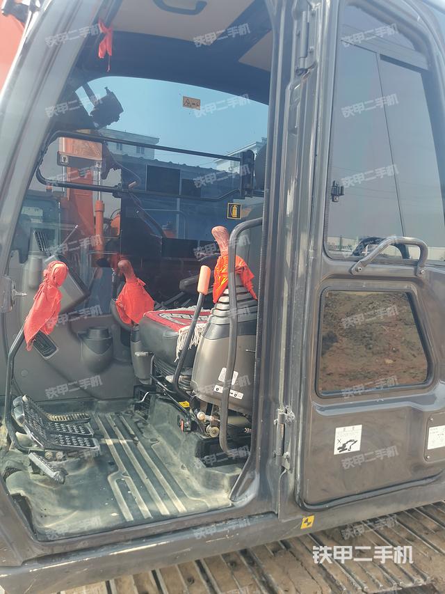 驾驶室整体（整机外观）