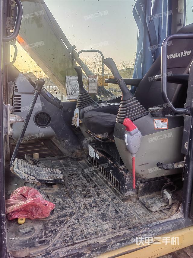 回转马达和主控阀（整机外观）