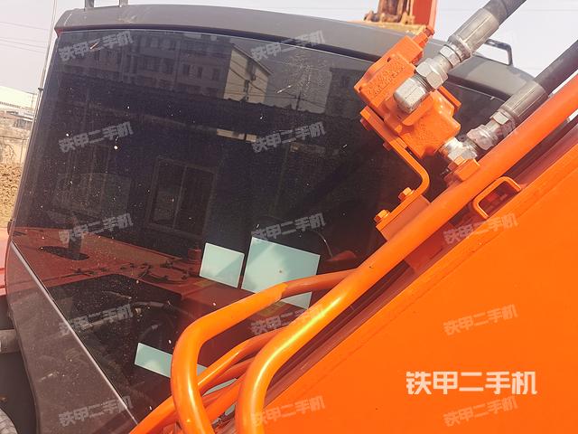 驾驶室顶部（整机外观）