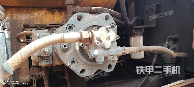 液压泵舱室正面整体（整机外观）