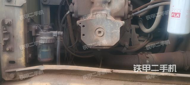 液压泵舱室正面整体（整机外观）