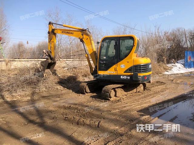 现代R60-9挖掘机