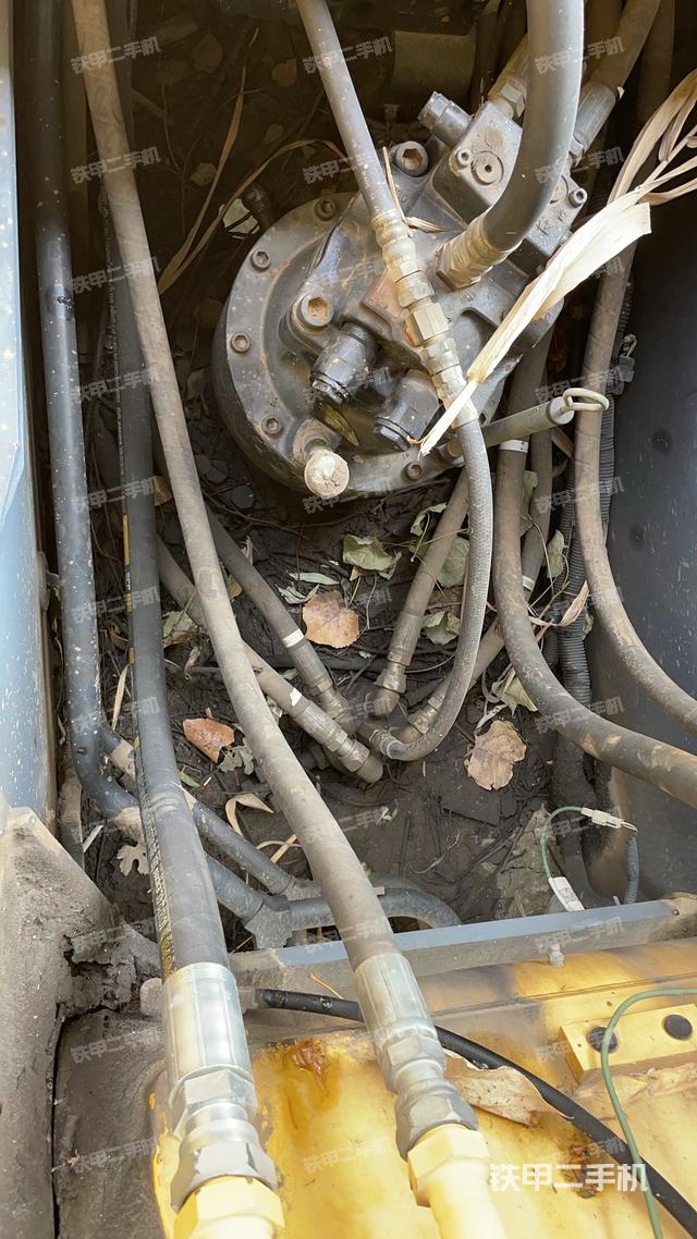 驾驶室顶部（整机外观）