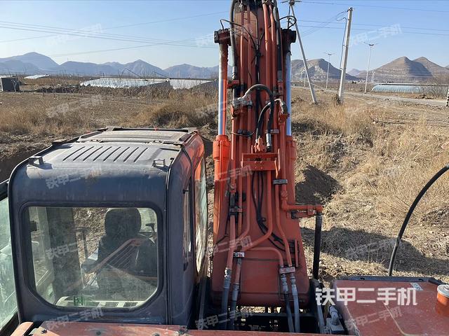 驾驶室顶部（整机外观）