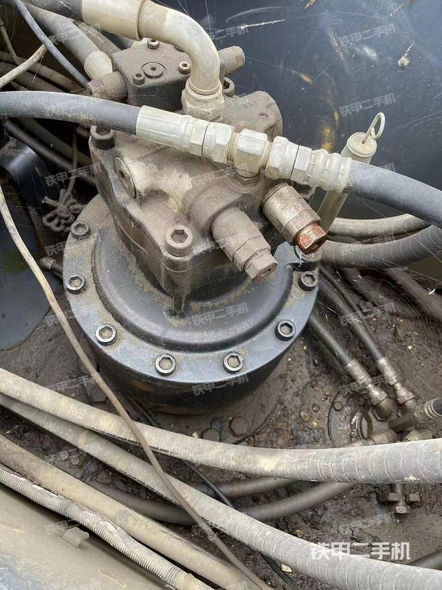 回转马达和主控阀（整机外观）