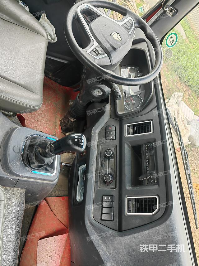 驾驶室操作台（设备外观及核心部件）