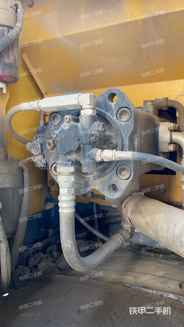 回转马达和主控阀（整机外观）