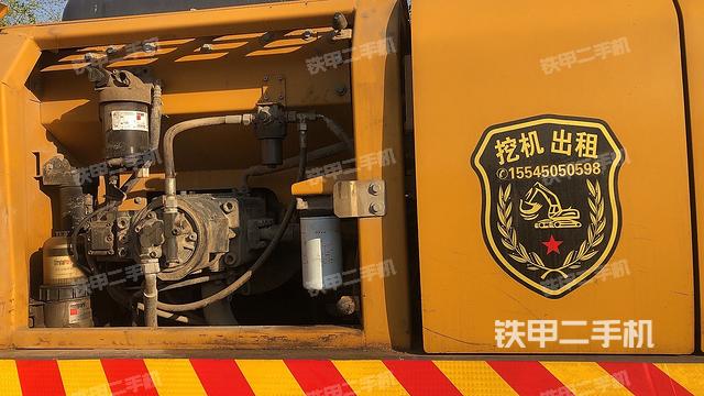 液压泵舱室正面整体（整机外观）