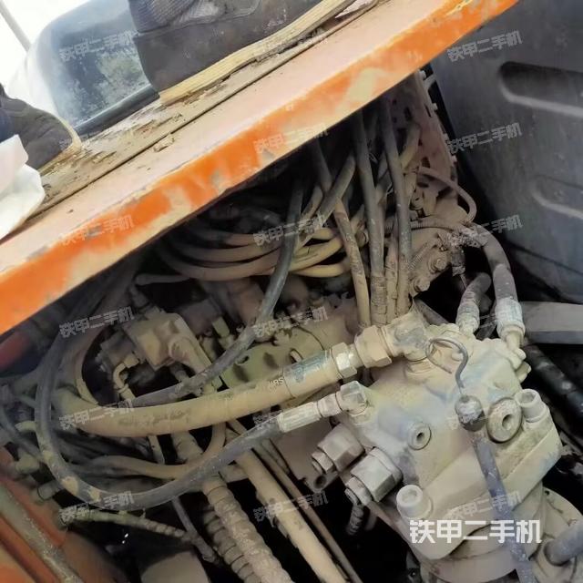 回转马达和主控阀（整机外观）