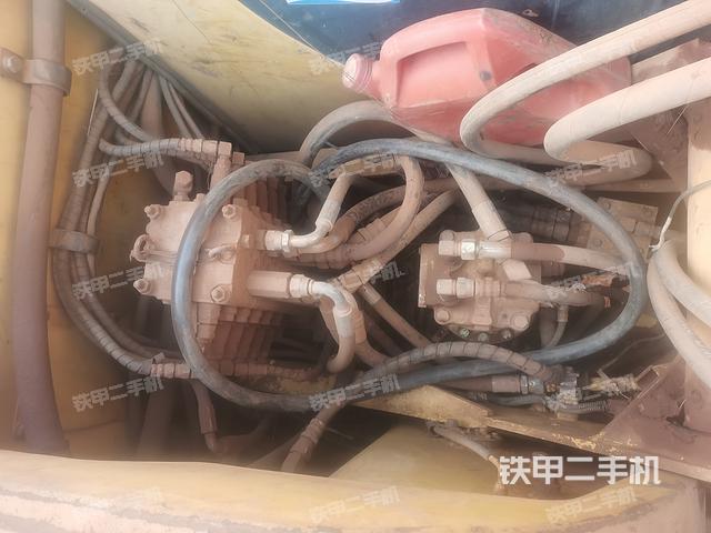 回转马达和主控阀（整机外观）