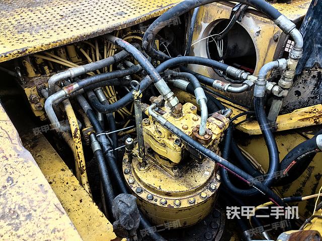 回转马达和主控阀（整机外观）