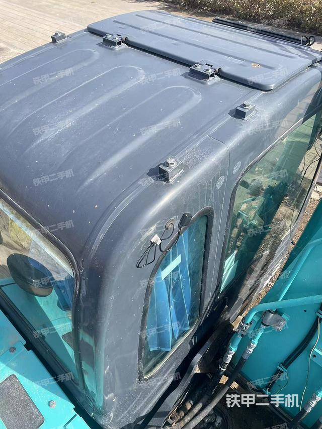 驾驶室顶部（整机外观）