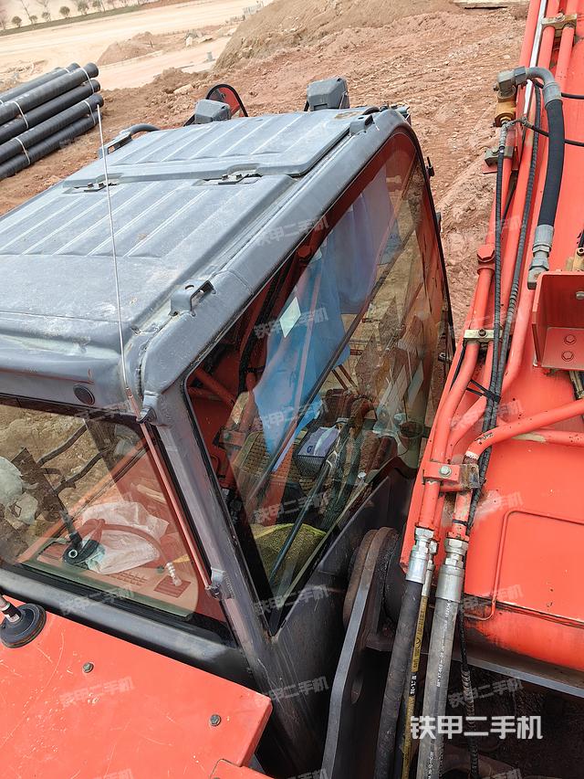 驾驶室顶部（整机外观）