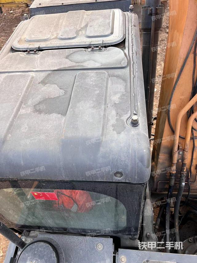 驾驶室顶部（整机外观）