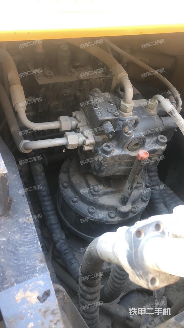 回转马达和主控阀（整机外观）