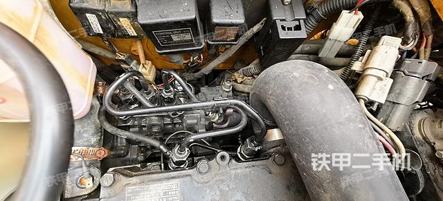 回转马达和主控阀（整机外观）