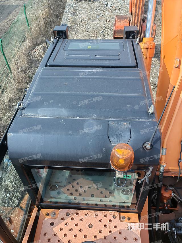 驾驶室顶部（整机外观）