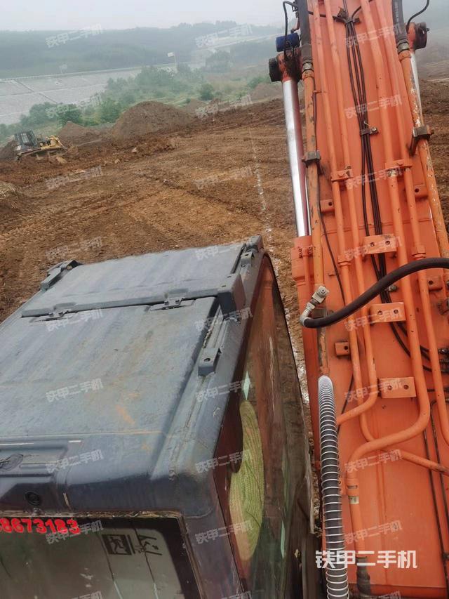 驾驶室顶部（整机外观）