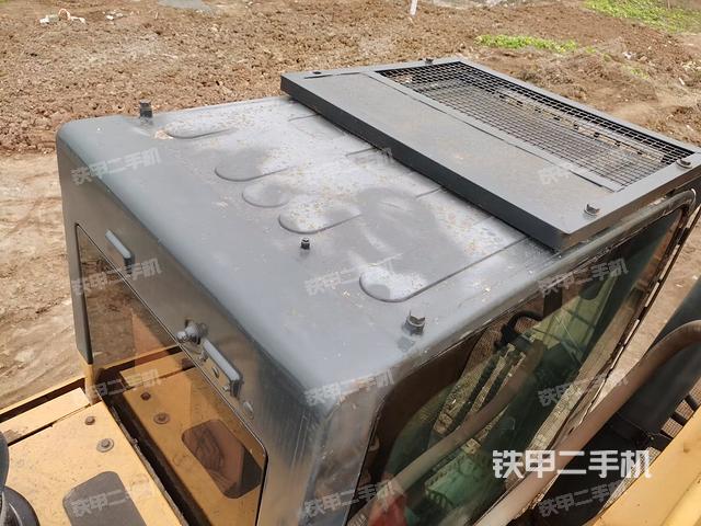 驾驶室顶部（整机外观）