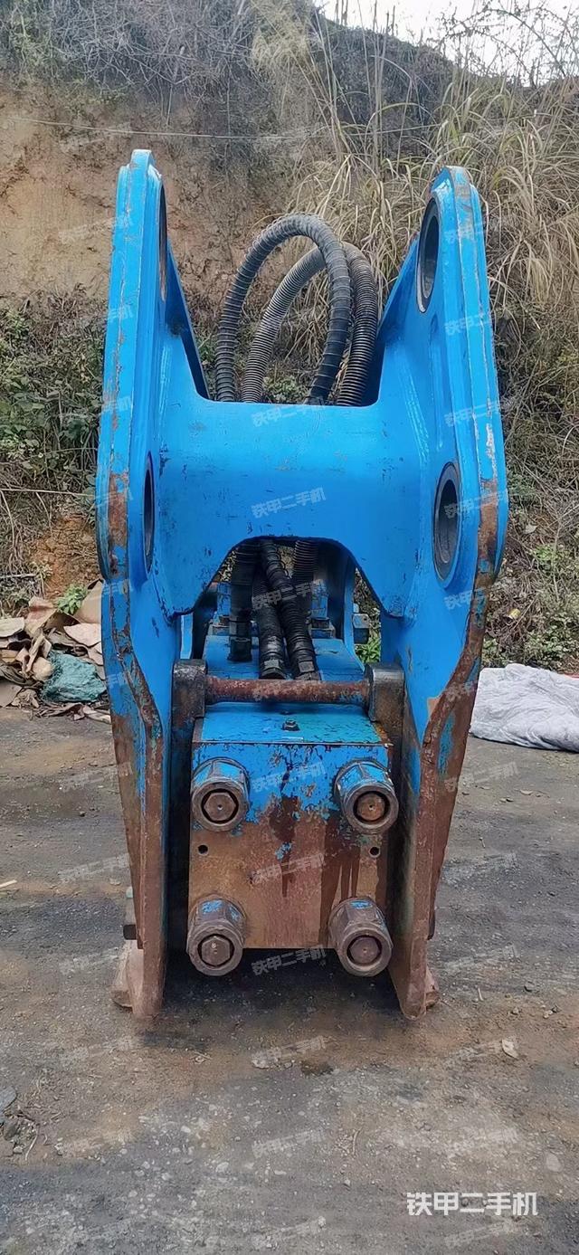 整机右侧（设备外观及核心部件）