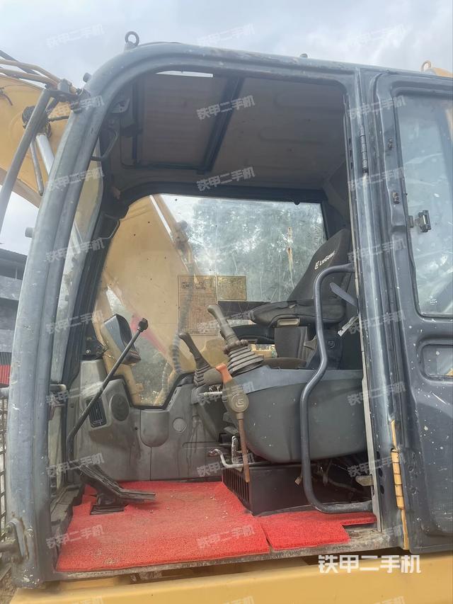 驾驶室整体（整机外观）