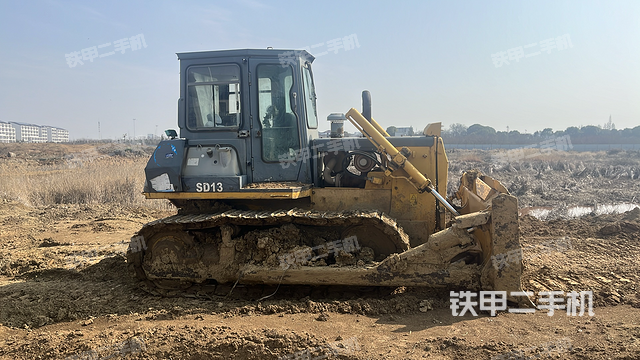 整机右侧（设备外观及核心部件）