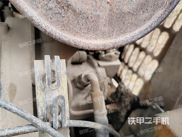 液压泵舱室正面整体（整机外观）