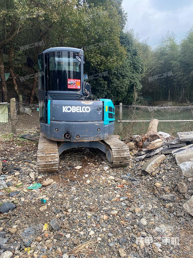 驾驶室顶部（整机外观）