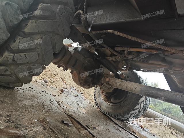 液压泵舱室正面整体（整机外观）