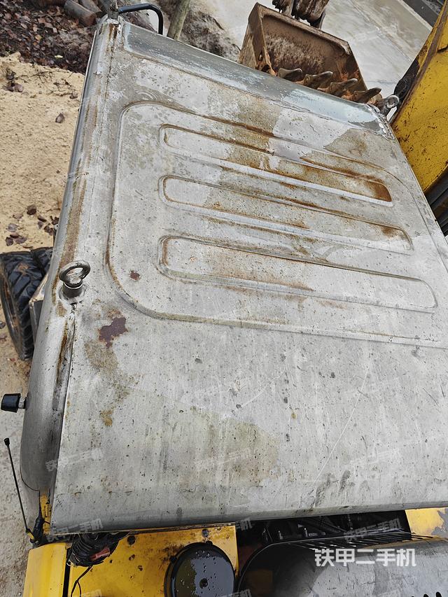 驾驶室顶部（整机外观）