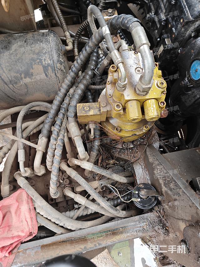 回转马达和主控阀（整机外观）