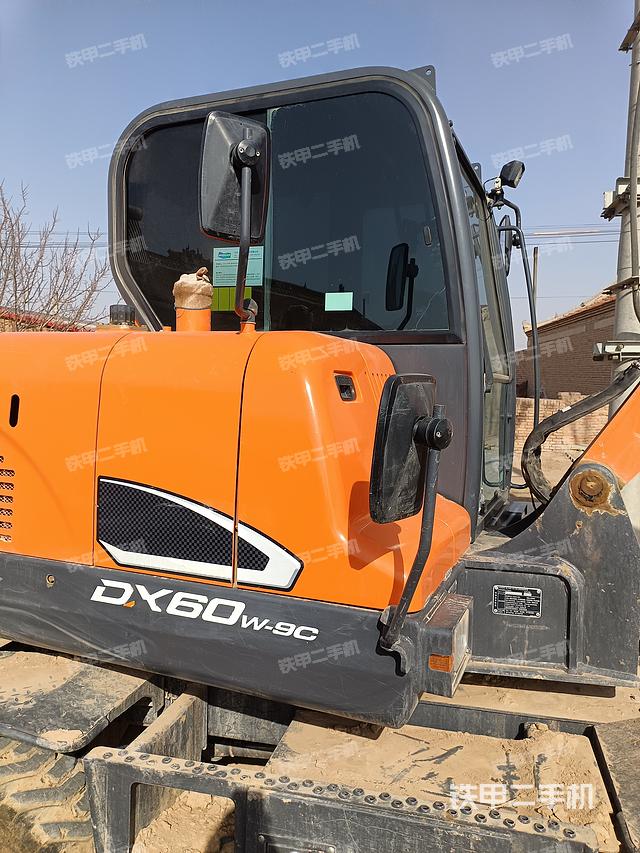 驾驶室顶部（整机外观）