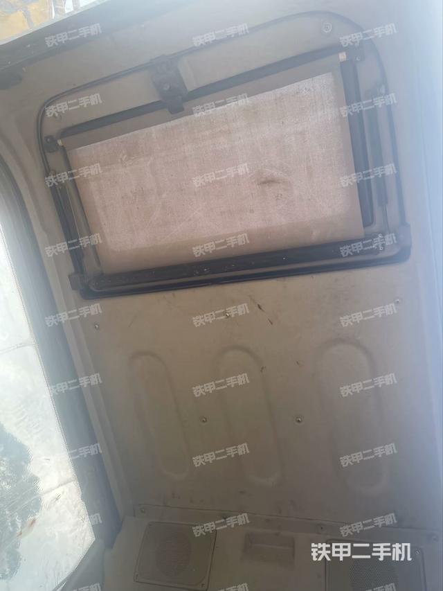 驾驶室顶部（整机外观）