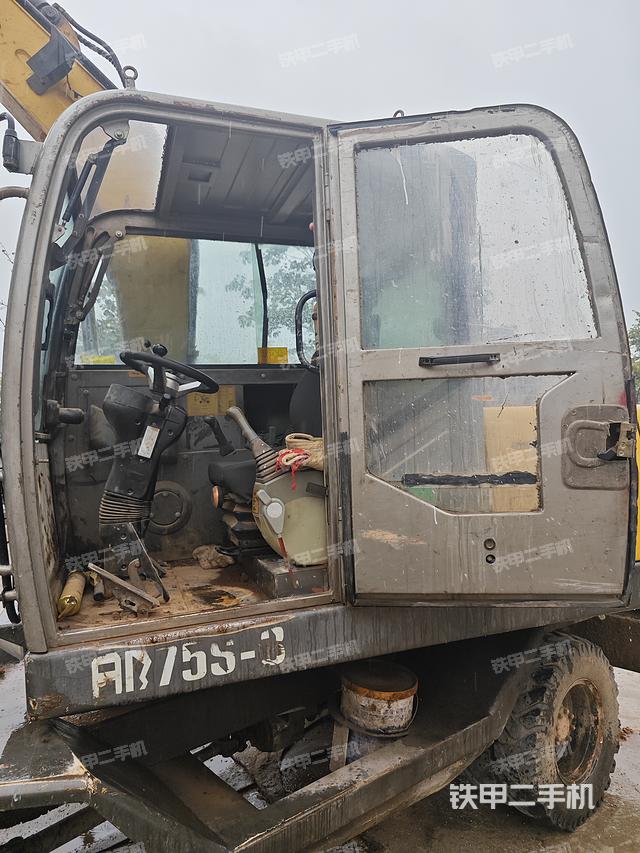 驾驶室整体（整机外观）