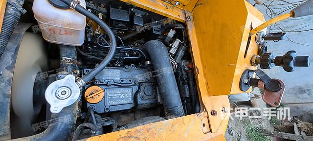 驾驶室顶部（整机外观）