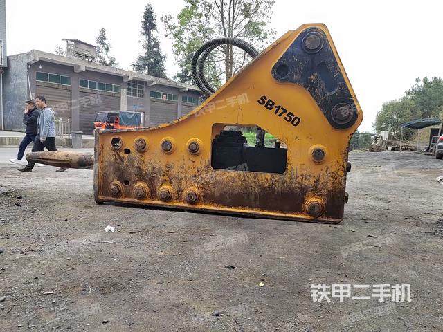 整机右侧（设备外观及核心部件）